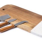Ostebrett med tre kniver