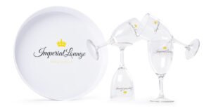Glass og fat med logo