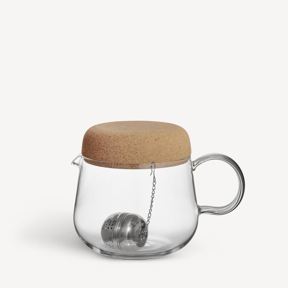 7082502_Viva-teapot-with-corklid-infuser-1200ml_AW25_Kosta-Boda_Matti-Klenell_01_1x1 Viva tekanne med korklokk 120 cl - Bilde 1
