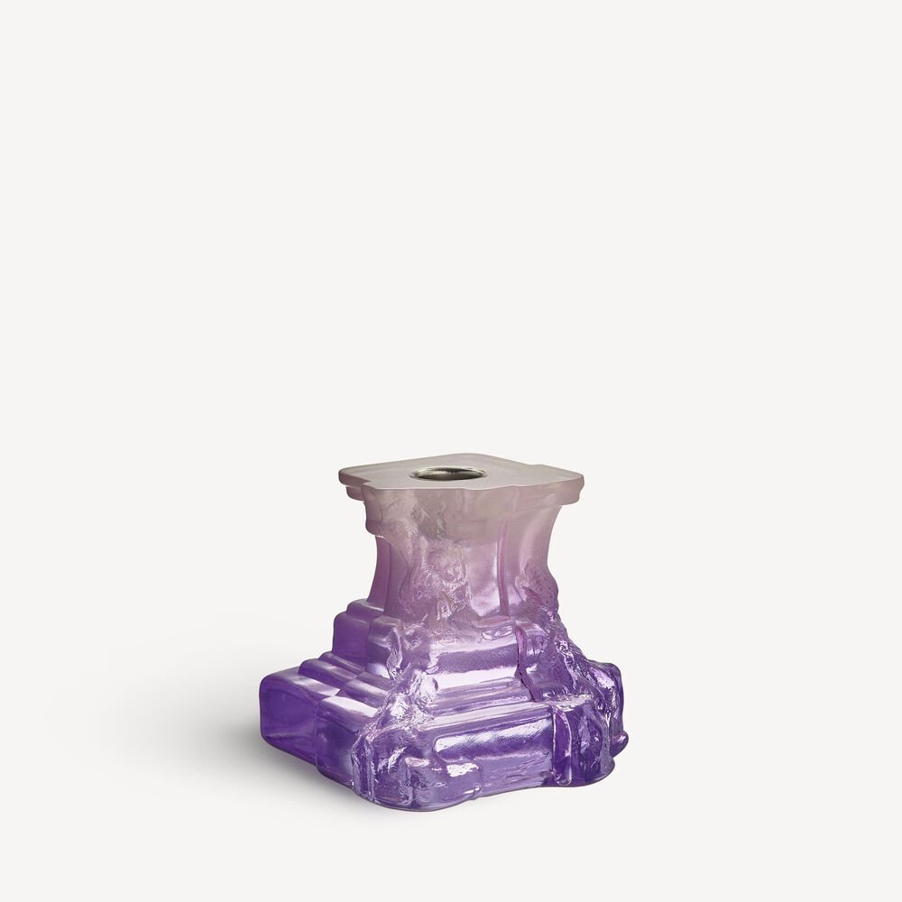 7062103_Rocky_Baroque_Candleholder_H100mm_Lilac_Haze_Kosta_Boda_Hanna_Hansdotter_PRO_01_1x1 Rocky Baroque lysestake lilla dis 95mm - Bilde 1