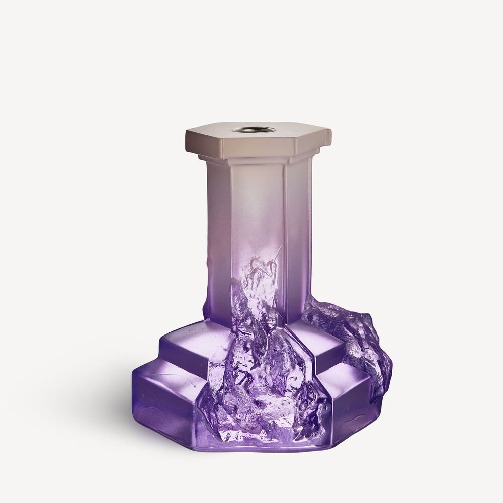 7062105_Rocky_Baroque_Candleholder_H175mm_Lilac_Haze_Kosta_Boda_Hanna_Hansdotter_PRO_01_1x1 Rocky Baroque lysestake lilla dis175mm - Bilde 1